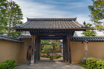 Fototapeta na wymiar 大覚寺 聚光院の門前風景