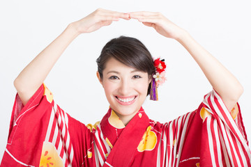 丸マークの浴衣姿の女性