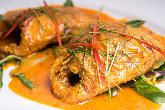 Fillet mackerel in red curry sauce