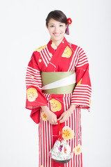 笑顔の浴衣女性