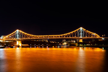 Obraz premium Illuminated Brisbane bridge at night