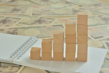 増加　紙幣　棒グラフ
