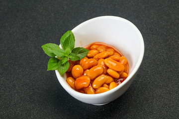 White beans with tomato sauce