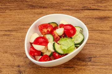 Salad with vegetables and mozzarlla
