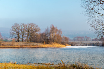 First snow and morning frosts with fog on the USA river