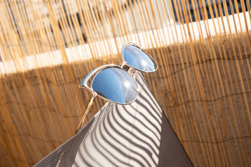 Obraz na płótnie Canvas Cat eye sunglasses model for ladies reflecting the sun. Selective focus 