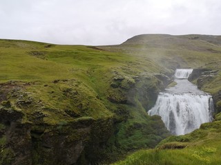 flüsse und wasserfälle im süden islands bei Skógár © heibergerwork