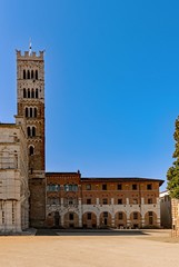 Obraz premium Die Piazza San Martino mit Glockenturm der Kathedrale in Lucca in der Toskana, Italien 