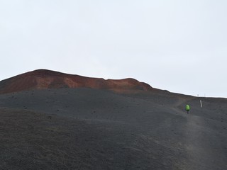 trekking auf dem Fimmvörðuháls über vulkane © heibergerwork