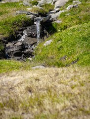 La tranquillité d'un ruisseau et le doux son de sa chute 