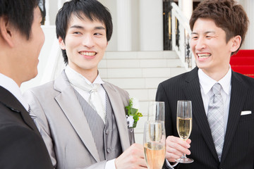 新郎と友人
