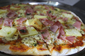 classic ham and pineapple pizza