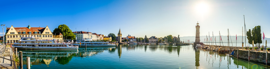 famous harbor of Lindau am Bodensee - obrazy, fototapety, plakaty