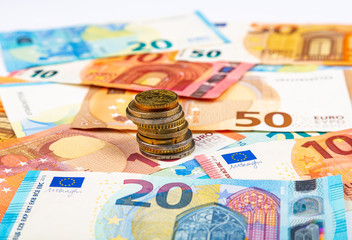 Billets de banque et pièces de monnaie en euros