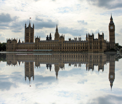 A view of the Hoses of Parliment in London
