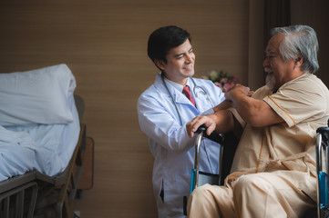 Obraz premium Doctor talking to elderly patient man at the hospital, senior patient man