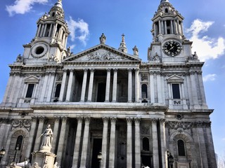 Fototapeta premium A view of St Pauls Cathedral in London