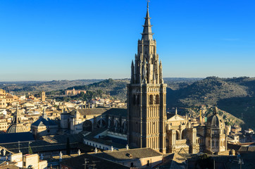 Fototapeta na wymiar Panoramic view of Toledo and Santa Iglesia Catedral Primada de Toledo. Toledo, Spain
