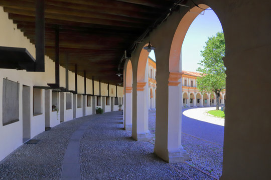 PORTICI A BADOERE IN ITALIA