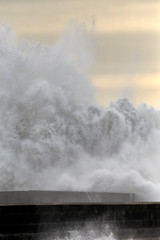 Fototapeta na wymiar Big stormy wave splash