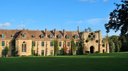 Abbaye des Vaux de Cernay dans les Yvelines (France) - obrazy, fototapety, plakaty
