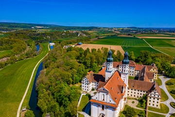Fototapeta na wymiar Kloster Obermarchtal aus der Luft