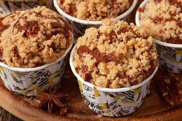  Muffins with apples and cinnamon