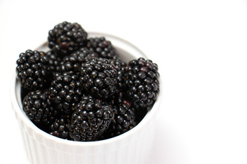 blackberries in a bowl