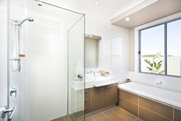 Fototapeta na wymiar A bright bathroom in new luxury home