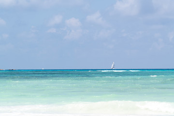 Fototapeta na wymiar Indian ocean and a boat on the horizon