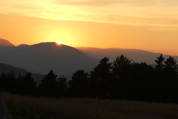 Sonnenuntergang in den niederösterreichischen Bergen