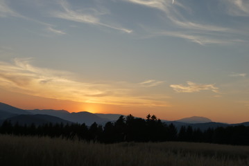 Fototapeta na wymiar Sonnenuntergang am Land