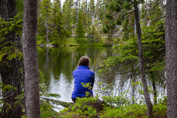 Fototapeta na wymiar woman sitting by a lake