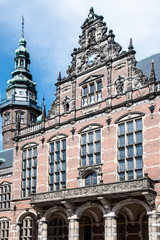 Obraz premium GRONINGEN, NETHERLANDS - August 5, 2020: Historical old building on the Ossenmarkt square in Groningen, Holland