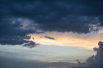 stormy sky with clouds. cielo nublado tormentoso
