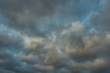 stormy sky with clouds. cielo nublado tormentoso