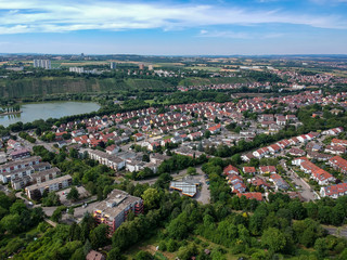 Luftaufnahme von Stuttgart Hofen mit Max-Eyth-See im Hintergrund zum 900 Jahre Jubiläum des Ortes