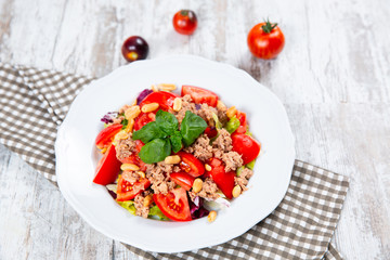 Salad with tuna, tomato, peanuts and fresh basil