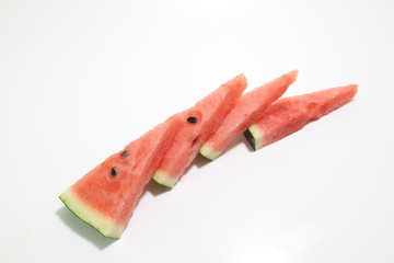 細くカットした西瓜