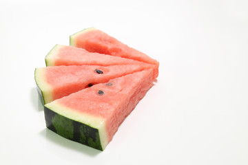 細くカットした西瓜