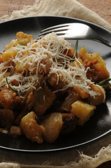 Insalata di patate e pancetta con ricotta affumicata  ft0202_4144 Potato and bacon salad Patate in tecia	