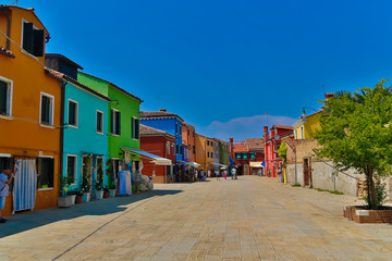 Fototapeta na wymiar narrow street in Burano Venice, Italy.