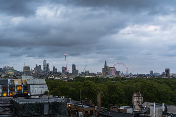 Fototapeta na wymiar cloudy London city grey skyline 