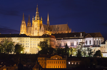 Fototapeta na wymiar Prague - The Castle and St. Vitus cathedral at dusk.