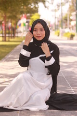 Naklejka premium Fashion portrait of young beautiful asian muslim woman with wearing hijab