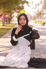 Obraz premium Fashion portrait of young beautiful asian muslim woman with wearing hijab