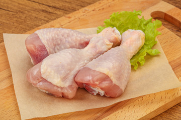 Raw chicken drumsticks for cooking