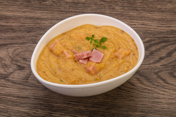 Peas cream soup with smoked ribs