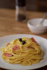 カフェのパスタランチ（カルボナーラ）