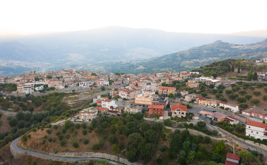 Obraz premium Piccolo paese Careri in Calabria, vista aerea.